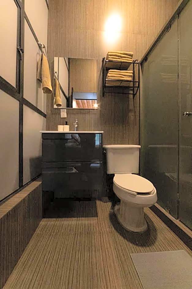 104 Location 2Bdrm 2bath AC apt Fits 8 Rooftop