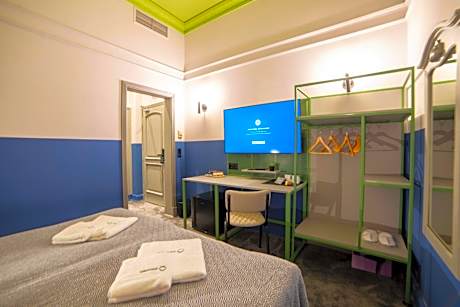 Economy Twin Room – Interior view, no window