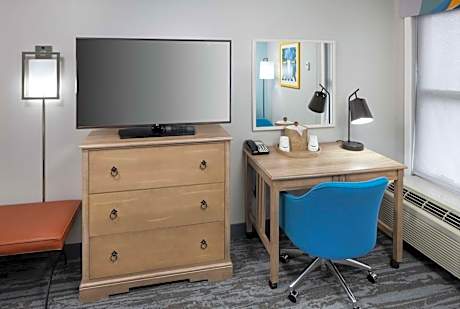 Deluxe King Room - Non-Smoking