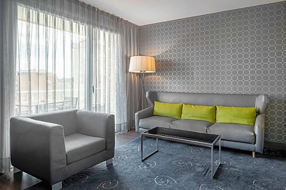 AC Hotel by Marriott Victoria Suites