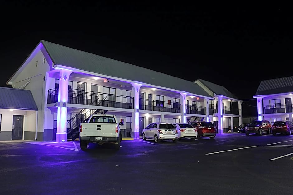 Travelodge by Wyndham Calhoun South I-75