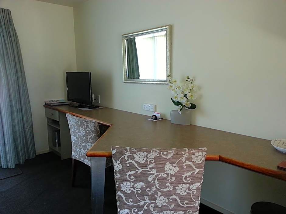 Cedar Grove Motor Lodge