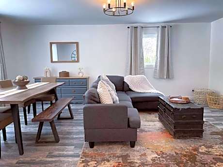 Private Cottage with Huge Private Dog Park!