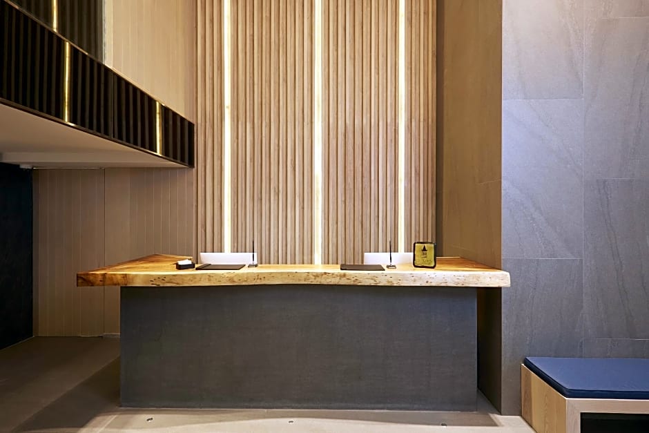 The Quarter Phromphong by UHG