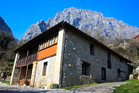 Hotel Rural Llerau