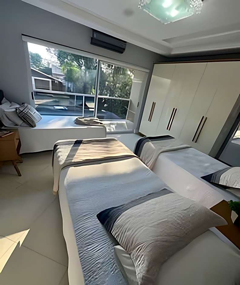 Casa Ampla - Climatizada - Piscina-Aerea gourmet para ate 20 pessoas