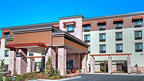Hampton Inn & Suites Astoria