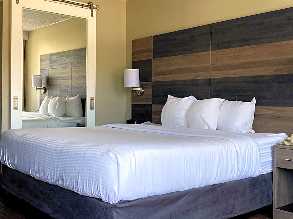 Clarion Pointe University/Expo