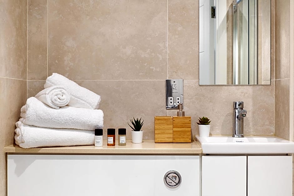 One Bedroom Serviced Apartment in Holborn, Chancery Lane