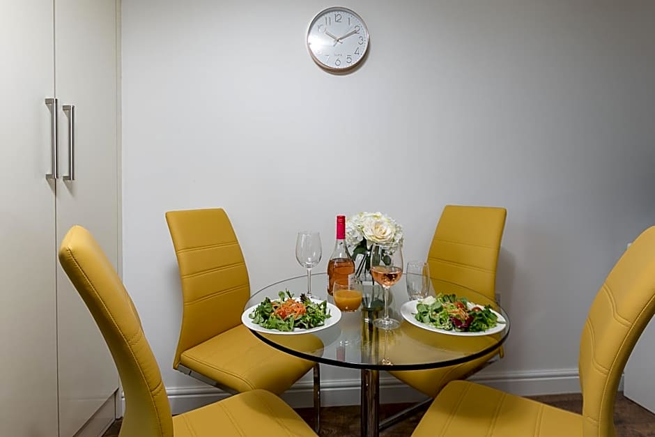 KVM - City Apartments - Contractors - Town Centre by KVM Stays