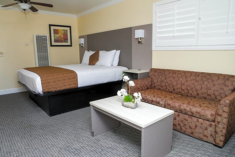 Silver Surf Motel