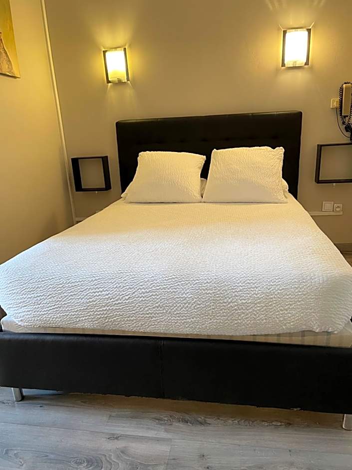 Logis Hôtel Le Clement V