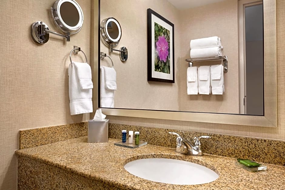 Delta Hotels by Marriott Helena Colonial