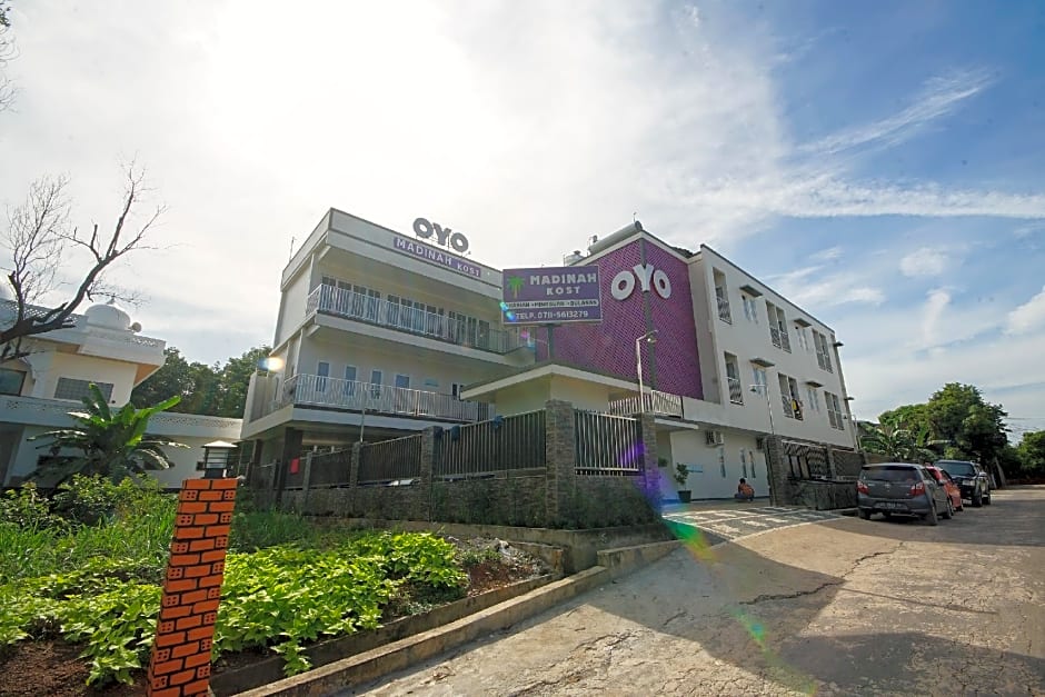 Super OYO 270 Madinah Residence Syariah