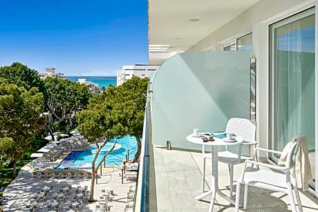 Suite with Pool View
