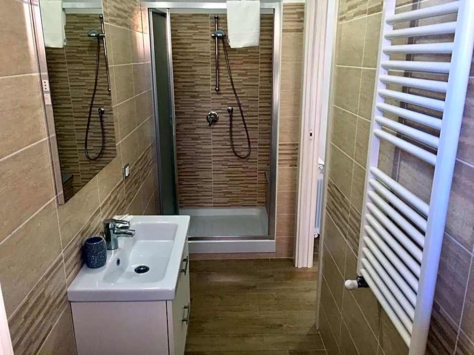 Il Viaggiatore Via Rimini Serapo