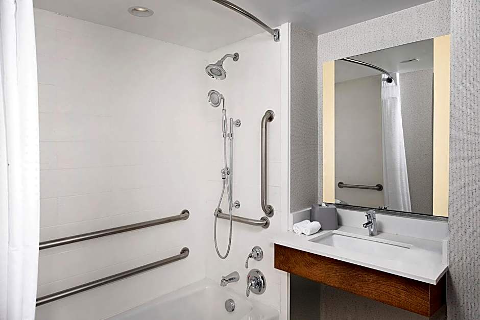 Holiday Inn Express & Suites College Park-University Area By IHG