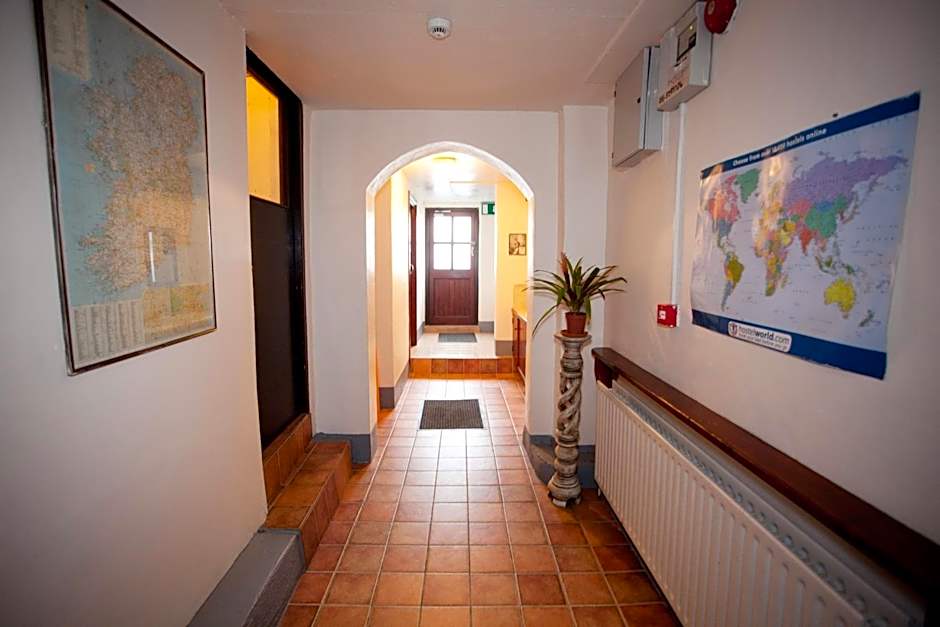 Aille River Tourist Hostel and Campsite Doolin