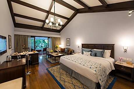 Luxury Suite One Bedroom Garden View King Bed