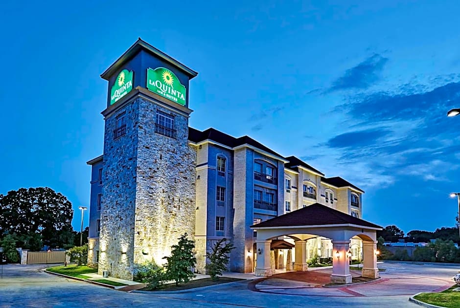 La Quinta Inn & Suites by Wyndham DFW Airport West - Euless