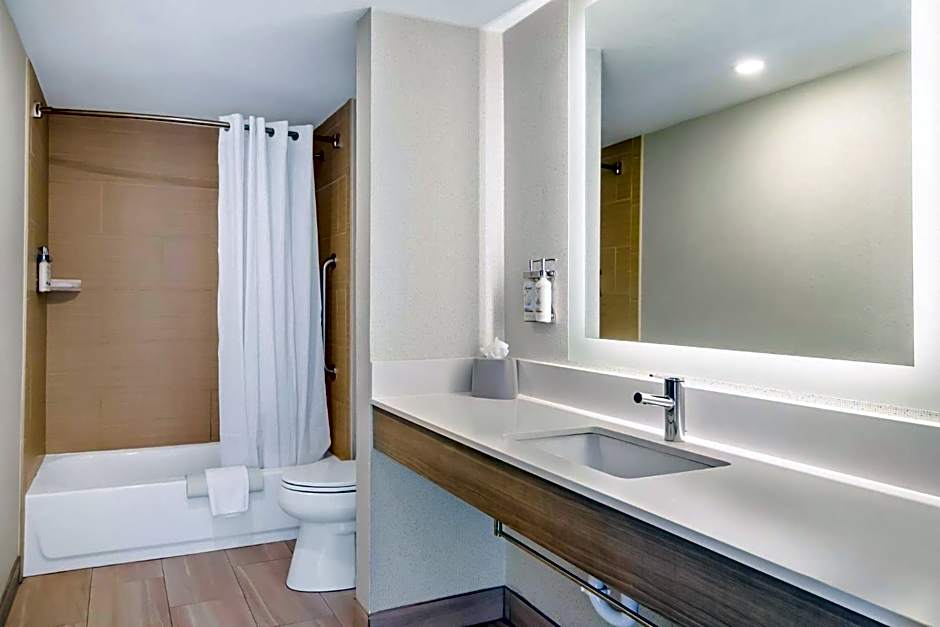Holiday Inn Express & Suites Jacksonville South East - Medical Center Area By IHG