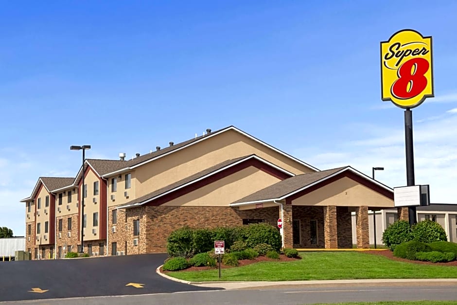 Super 8 by Wyndham Collinsville St. Louis