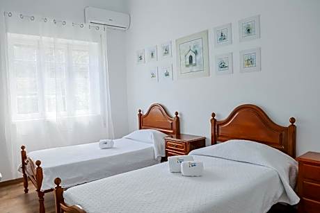 Single Bed in Mixed Dormitory Room