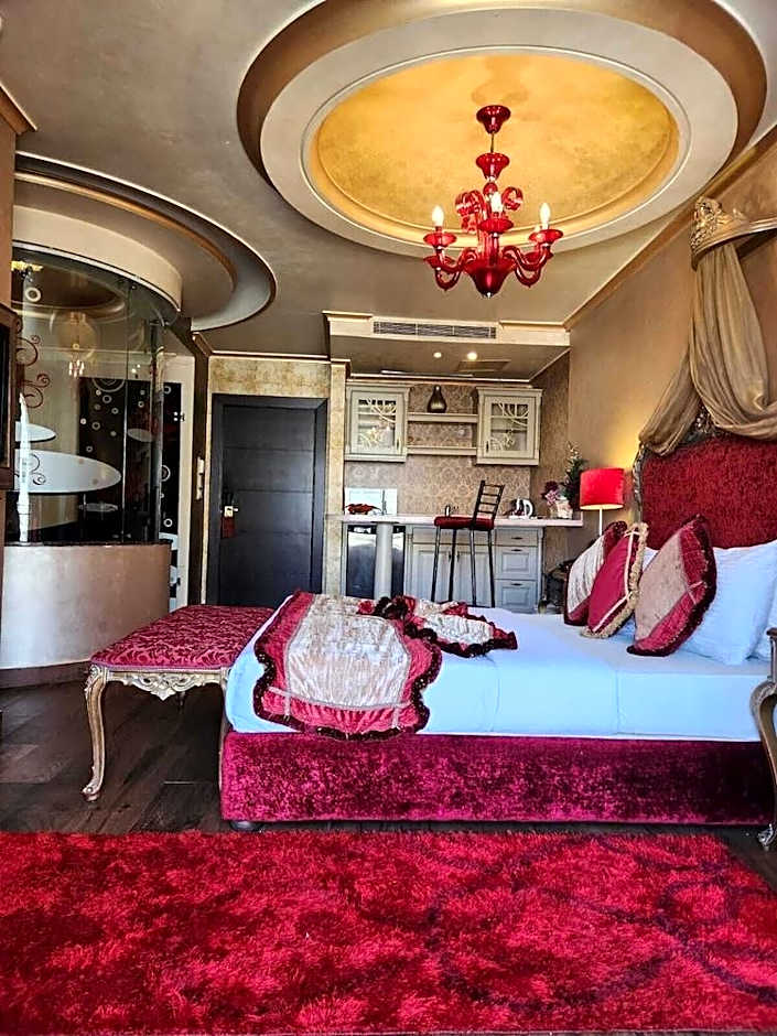 Q Hotel