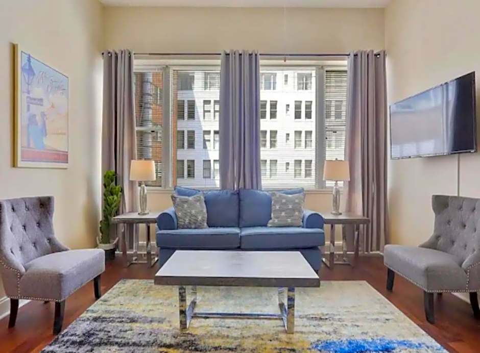 Amazing Condos Beautiful View 2 Blocks To French Quarter, Small Rooftop Pool, Gym, Seanger Theater, Super Dome, And Bourbon St
