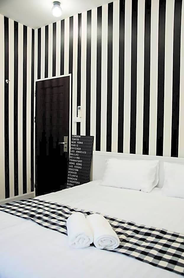 Goodfellas Thong lo Hostel #Check in time needed#