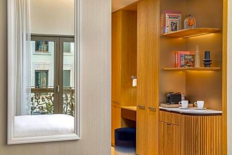 Premium King Room with Garden View and Furnished Balcony