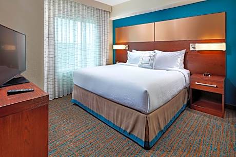 King Studio with Sofa Bed