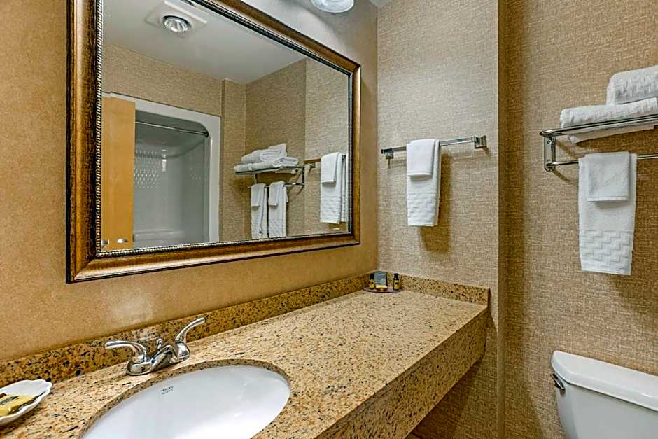 Best Western Plus Revere Inn And Suites