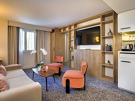 Deluxe King Suite with Sofa Bed