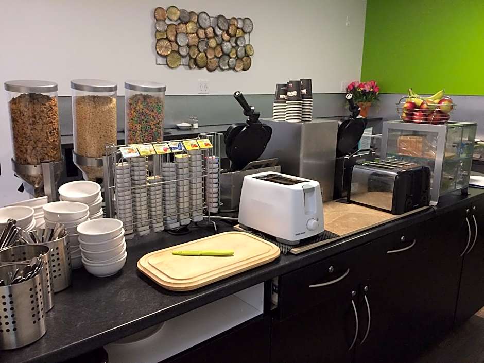 Coastal Inn Champlain