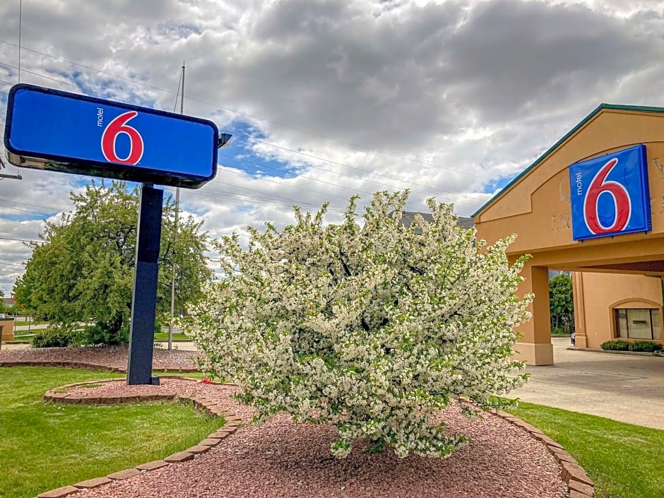 Motel 6 Elkhart, IN