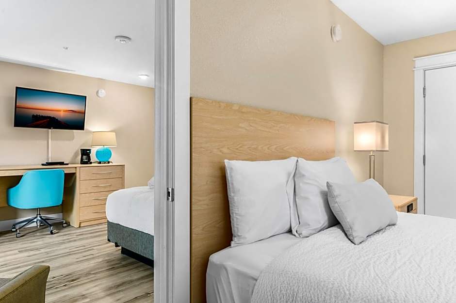 Gold Coast Inn ⁀➷ Breathtaking Sunsets ➠ Standard Lake View Room ➠ 106