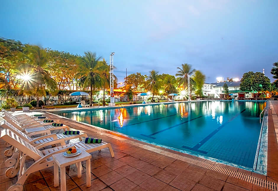 Surabaya Suites Hotel Powered by Archipelago