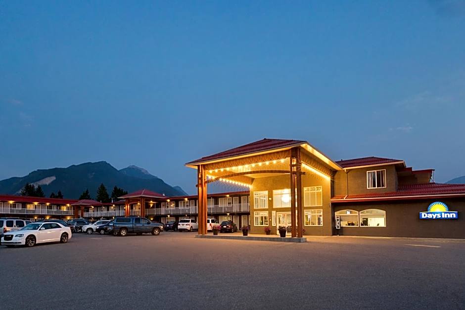 Days Inn by Wyndham Golden