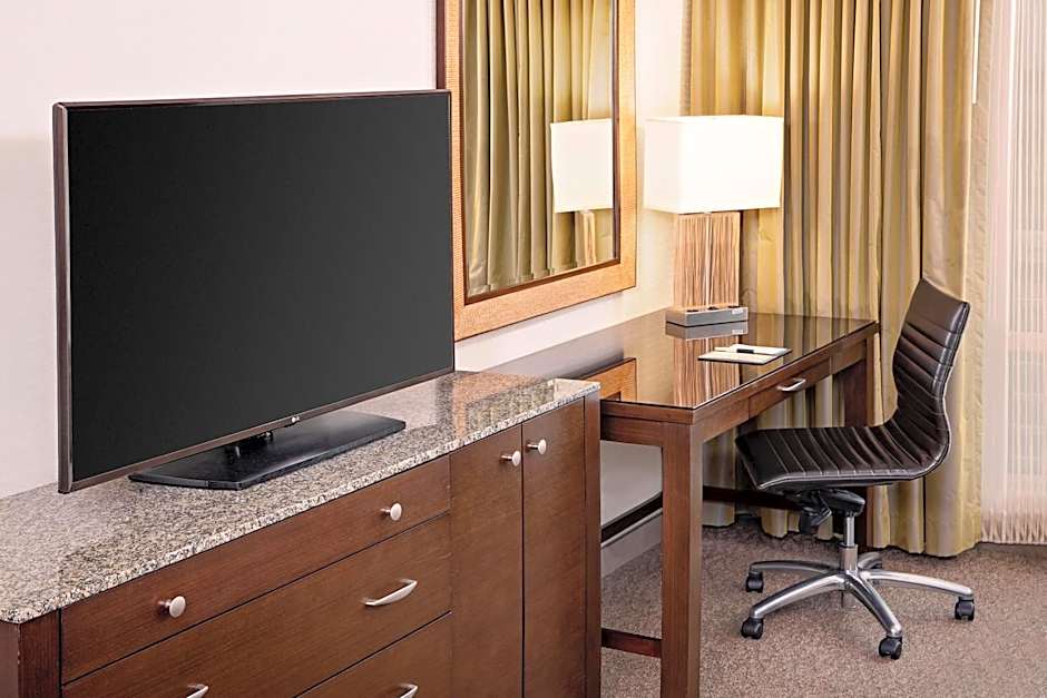 DoubleTree by Hilton Boston Bayside