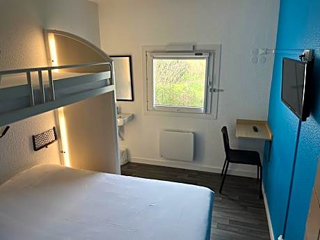 Triple Room with Shared Bathroom