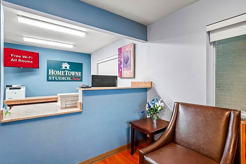 HomeTowne Studios Detroit - Livonia