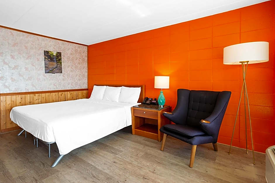 Starved Rock Motor Inn