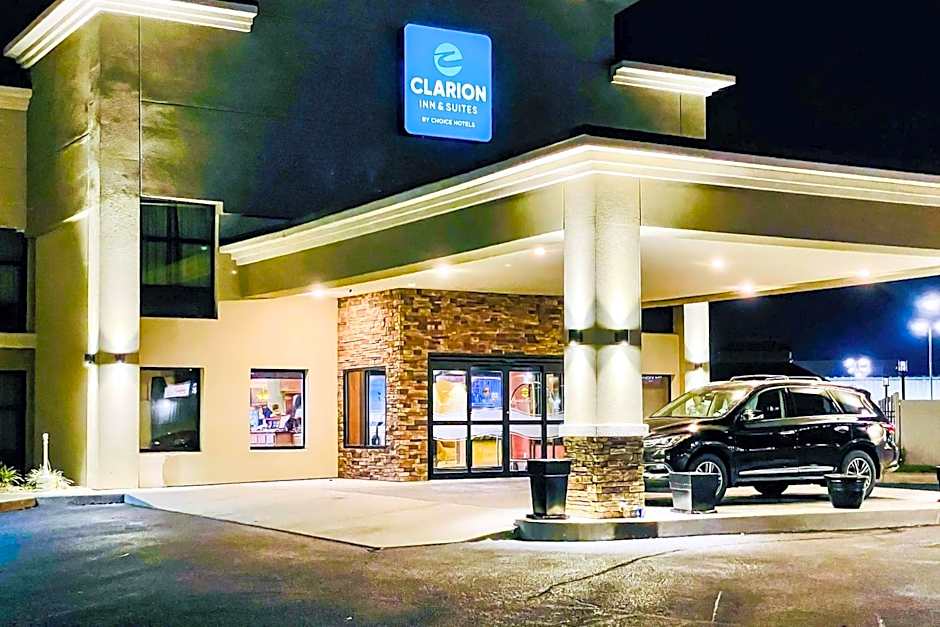Clarion Inn & Suites Evansville Eastland Area