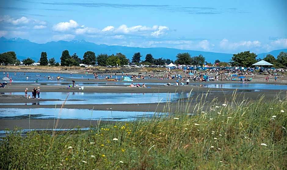 Sea Edge Beachside Hotel