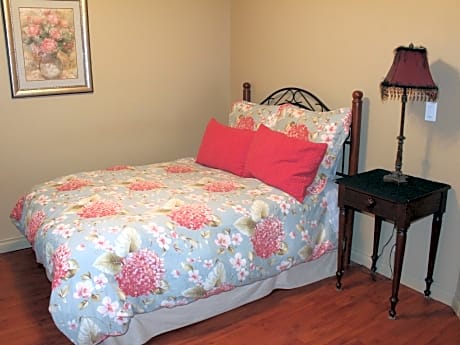 One Double Bed-Suite-Luxury-Ensuite with Bath-River view