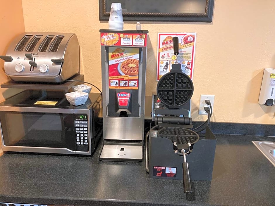Super 8 by Wyndham Chisago City