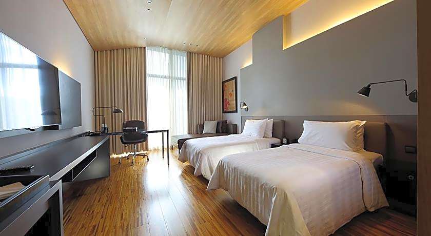 Midori Clark Hotel And Casino