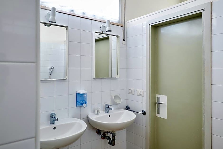 Soleē, Family Holidays & Hostelling