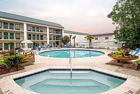 Econo Lodge Inn & Suites Foley-North Gulf Shores